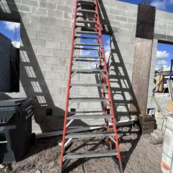 WERNER Podium Stepladder: 12 ft Ladder