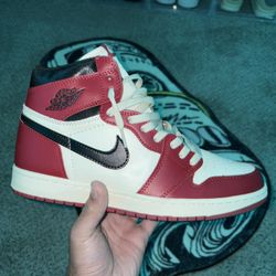 Jordan 1 Retro High Og Chicago Lost And Found Size 11
