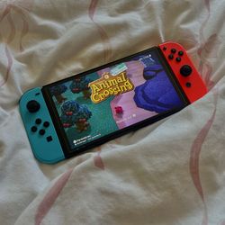 Nintendo Switch (Neon Blue & Red) – Great Condition 💙 ❤️