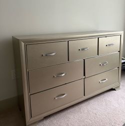 For Pick up: 7-Drawer Champagne Gold Dresser