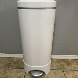 Munchkin Step Diaper Pail