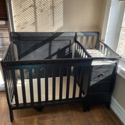 Black Crib With Changing Table And Draws