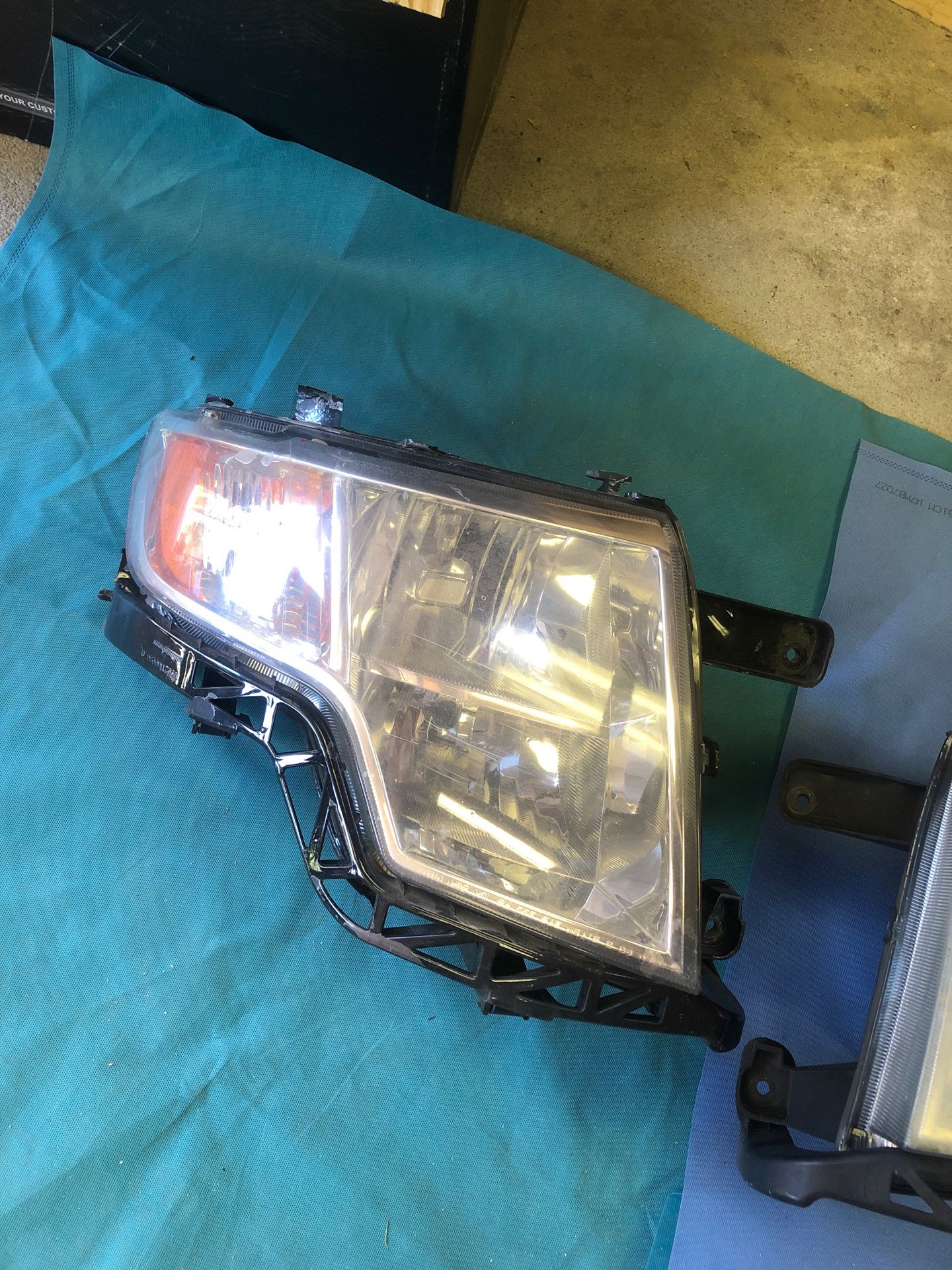 2008 Ford Edge headlights $50