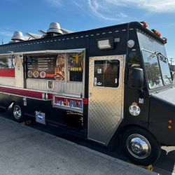 Food Truck For Sale ! Chevy P-30 1999