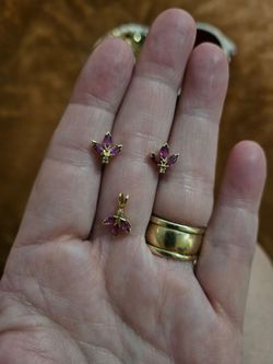 Earrings and pendant set