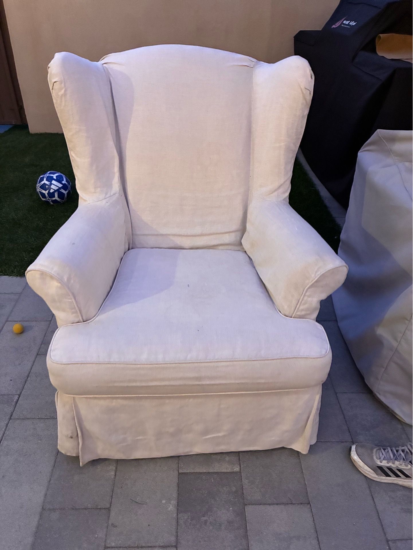 Rocking chair w cover
