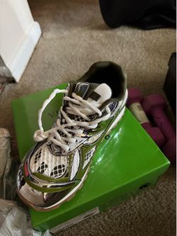 Orbit sneaker