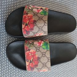 Women's Gucci Floral Sandals Size 10. $100 Firm. Pickup In Oakdale 