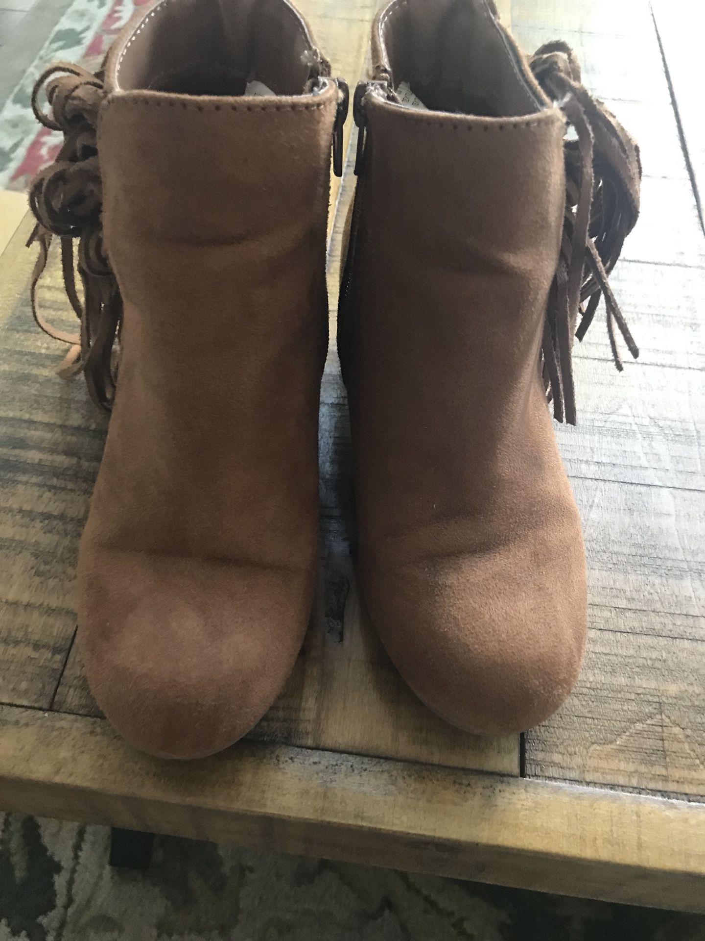 Girl’s boots size 1