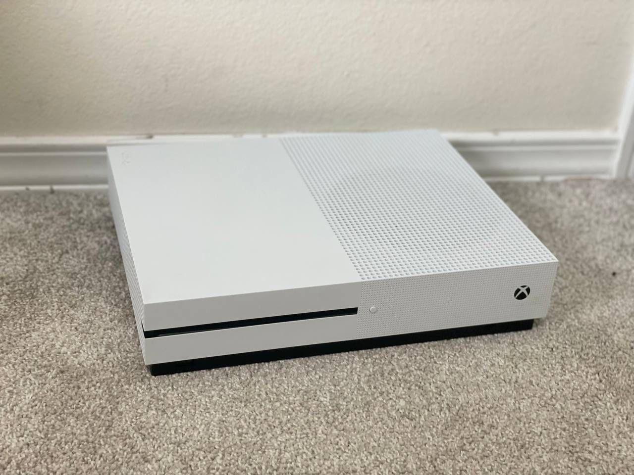 Microsoft Xbox One S With Controller (NEED IT GONE ASAP 230$)
