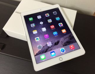 BRAND NEW IN BOX APPLE IPAD 2 32GB ALL ACCESSORIES INCLUDED