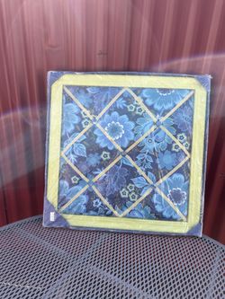 DECORATIVE PAD DESIGN NEW  WIDE 22” LENGTH 22” SQUARE 