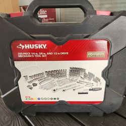 Husky Mechanic 205 Piece Tool Set