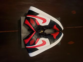 Nike Air Jordan 1 Mid Shoes