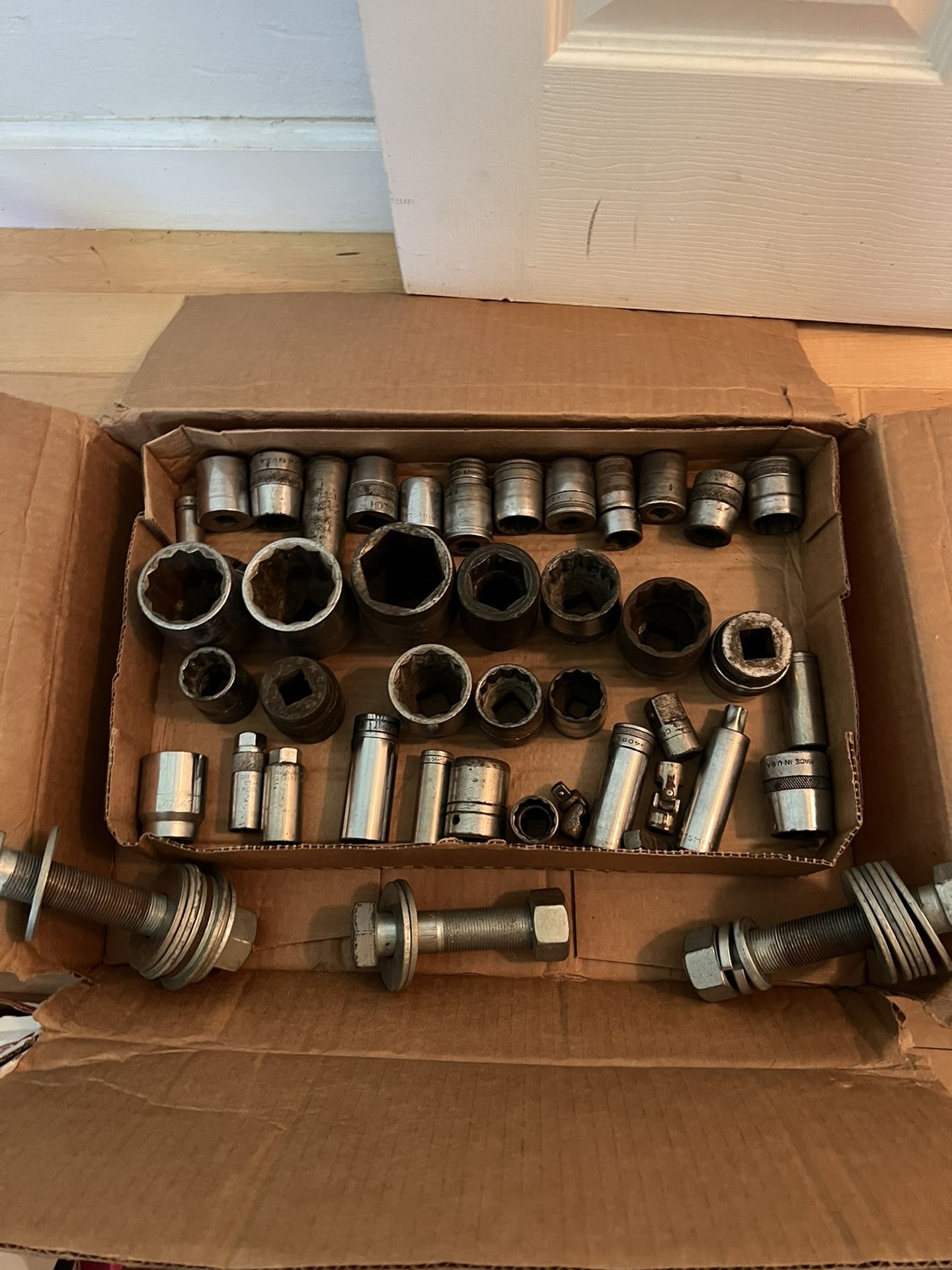 HEAVY DUTY TRUCKERS SOCKETS—-LOTS OF THEM