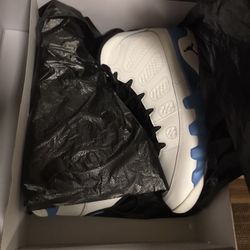 Retro Jordan 9 UNC