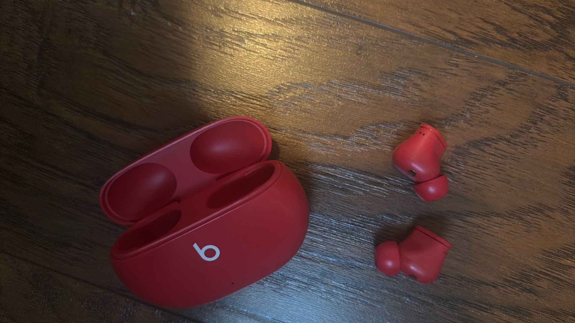 red beats studio buds