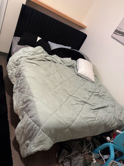 QUEEN BED & MATTRESS