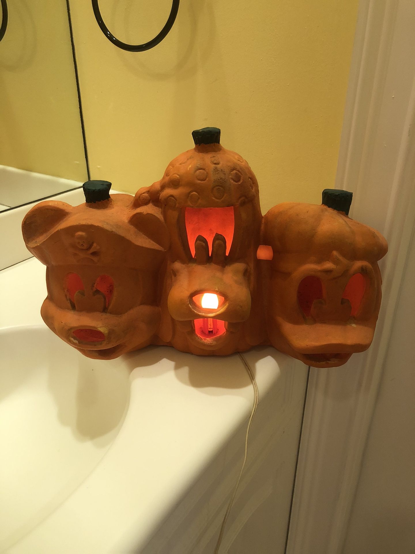 Vintage Disney Mickey Goofy And Donald Light Up Pumpkins