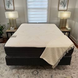 Full size mattress and box spring 