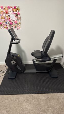 Technogym Recline Forma recumbent exercise bike