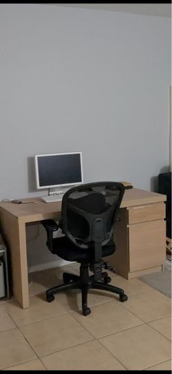 IKEA Malm Desk (Price Negotiable)