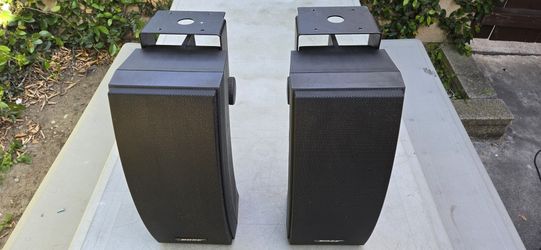 Bose 251 shops Environmental outdoor Speakers Black Pair with brackets. Tested.