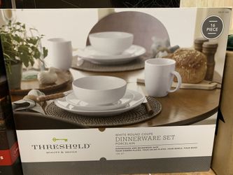 Porcelain 16pc Coupe Dinnerware Set White - Threshold