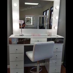 Vanity Set Hollywood Mirror Lights Makeup Table. Bran New 