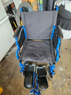 Wheel chair with foot rest