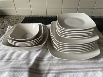 60+ Piece Dinnerware & Glassware Set – Plates, Bowls & Glasses