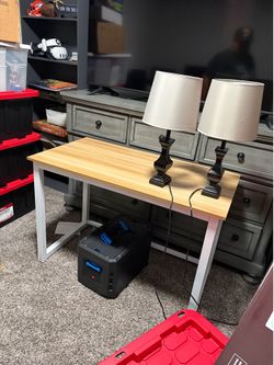 Desk and 2 lamps