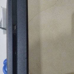 Ps4 Slim Runs Perfect … Comes With Controller 