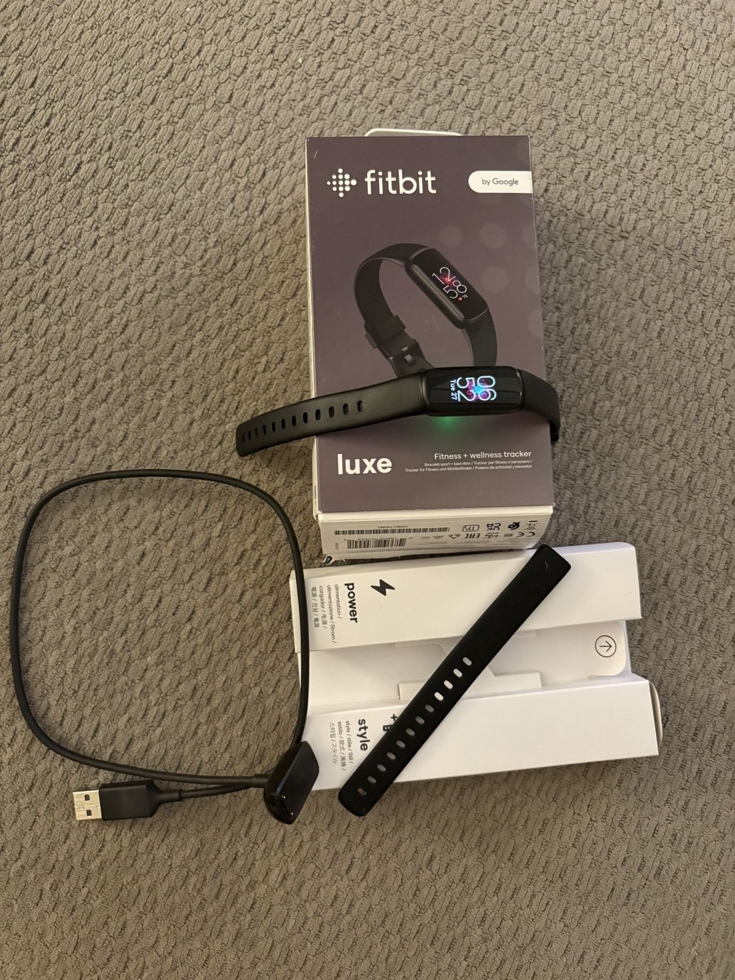 Women’s Fitbit Luxe With Original Box, Charging Cord And Extra Linger Band