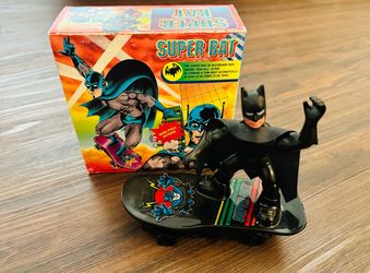 WORKING Rare Vintage Original 1980’s Batman “Super Bat” Skateboard Action Figure