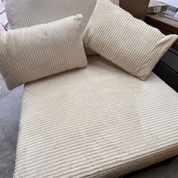 Ottoman/chai 
