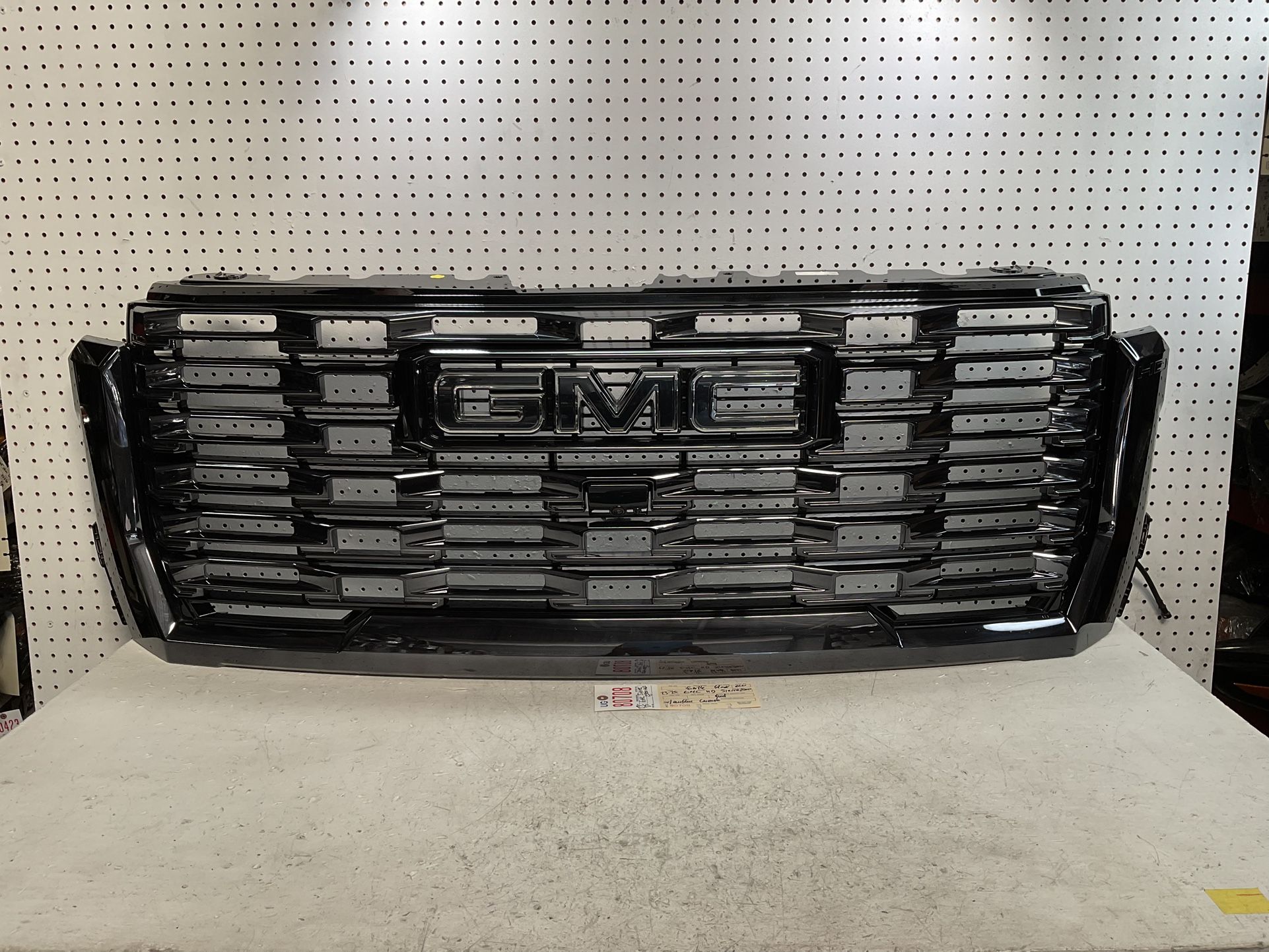2024 2025 GMC SIERRA 2500 3500HD FRONT GRILLE OEM