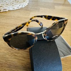 PRADA DARK LENS 