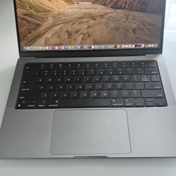 MacBook Pro 32GB RAM 2TB SSD