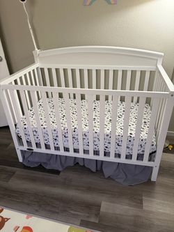 Graco 5 in 1 crib