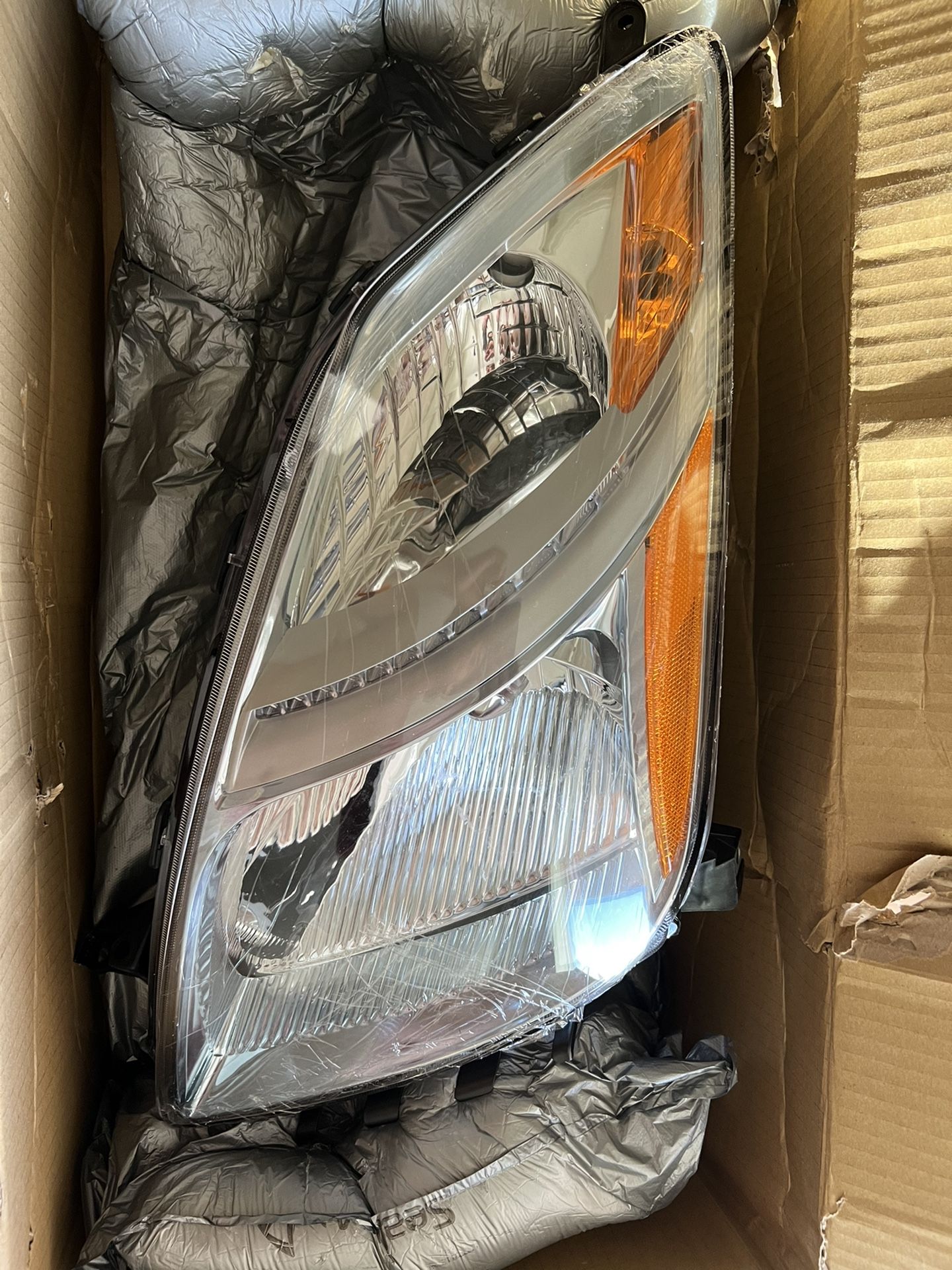 New TO(contact info removed) Left/Driver Side Headlight Sedan for Toyota Prius Eagle Eye