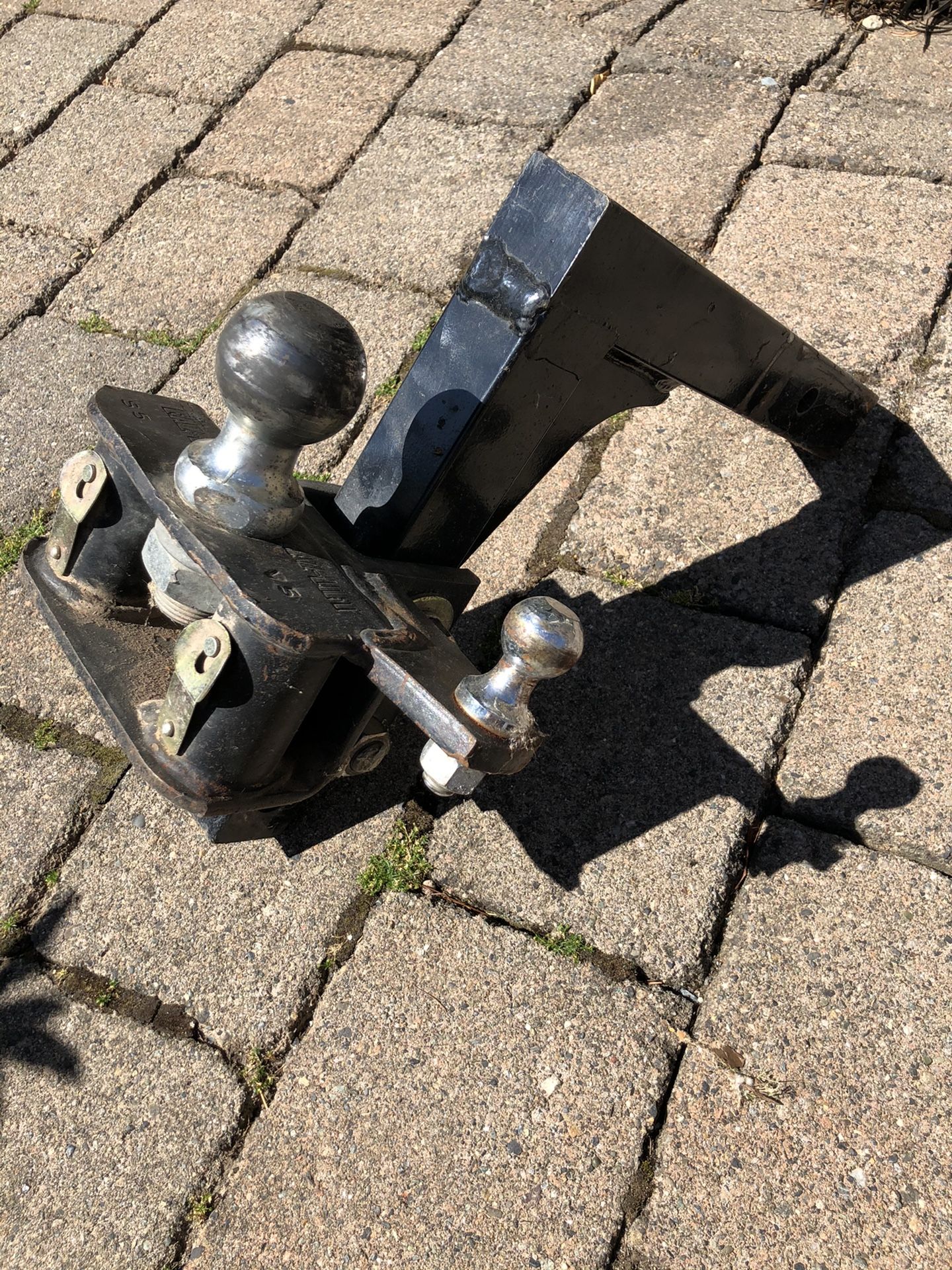 Travel trailer hitch