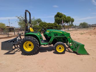 2017 John Deere 3038E Tractor Loader Boxblade