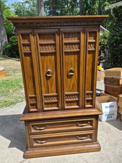 Vintage 4-Piece Wood Bedroom Set