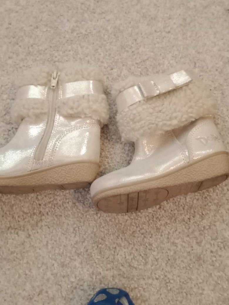 Toddler Girls Boots Size 5 1/2 Dora