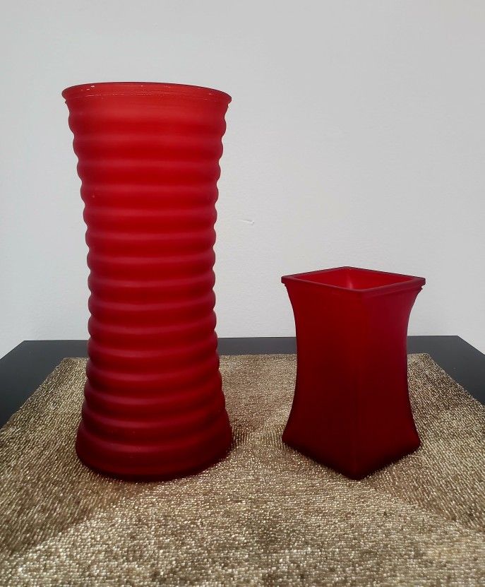 Red-Matte Glass Spiral Flower Vase 10" / Red-Matte Square Pedestal Glass Vase 5". Long-lasting Red-Matte Glass Vases For Decorating
