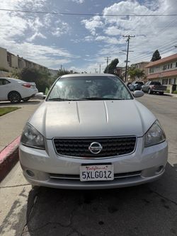 Nissan Altima Silver Sedan
