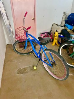 Blue Huffy bike