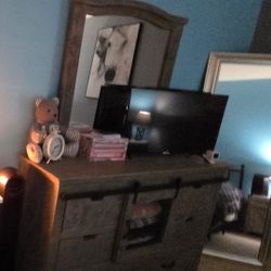 Rustic Dresser With Mirror