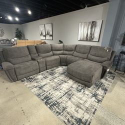 Modern Sectional, Beautiful Gray Color,same Day Delivery , Ottoman 